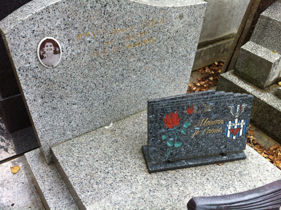 Plaque with blue and white stripes specific to internment in a camp.