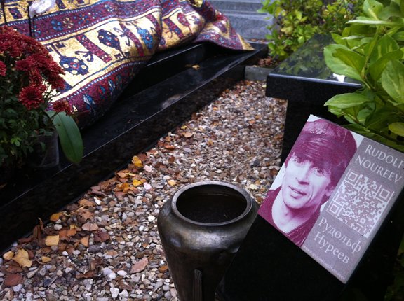 QR code next to Nureyev’s tomb.